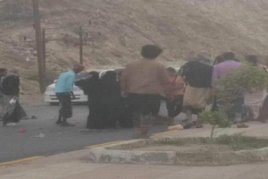 وفاة وإصابة شابين في حادث مروري مروع في جسر المعاوص بحضرموت 