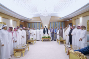 الرئيس القائد عيدروس الزُبيدي يستقبل وفدا من وجهاء وأعيان محافظتي المهرة وسقطرى برئاسة السلطان عبدالله آل عفرار