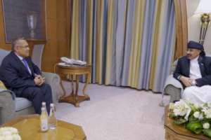 الرئيس الزُبيدي يستقبل رئيس مجلس الشورى 