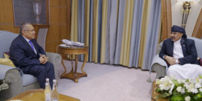 الرئيس الزُبيدي يستقبل رئيس مجلس الشورى 