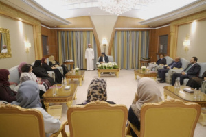 الرئيس الزُبيدي يستقبل عددا من القيادات النسوية في الداخل والخارج 