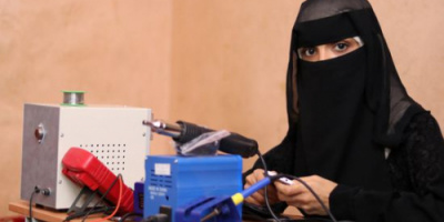 الإنمائي يدرب سيدات على صيانة الهواتف المحمولة 
