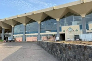 مطار عدن يدحض الشائعات : الصور قديمة والمدرج يستقبل الرحلات 