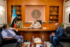 الرئيس الزُبيدي يناقش مع القيادي أديب العيسي أوضاع أسر الشهداء والجرحى من منتسبي المقاومة الجنوبية