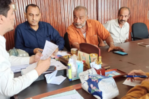مدير عام البريقة يناقش خطة النظافة خلال إجازة عيد الأضحى المبارك