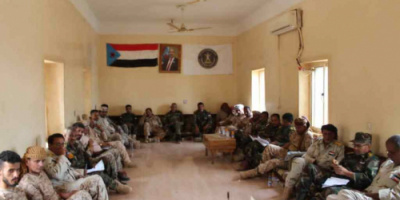 أركان اللواء الأول مشاه بحري يلتقي بقادة الوحدات العسكرية في سقطرى 