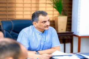 المحافظ لملس يشكل لجنة تحقيق في اختلالات تصريف مياه الأمطار لمشاريع الطرق بالعاصمة عدن