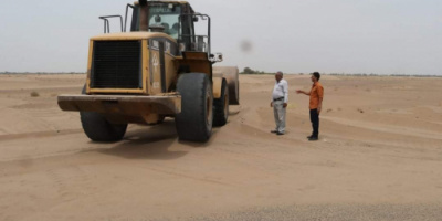 إزاحة الرمال من خط الحسيني في لحج 