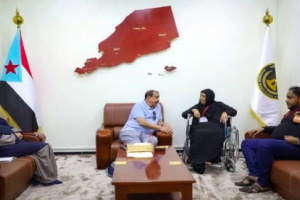اللواء بن بريك يلتقي الفنانة القديرة هدى حسن 