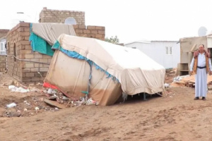 مناشدات عاجلة للتدخل.. الفيضانات والسيول تقتل عشرات النازحين باليمن 
