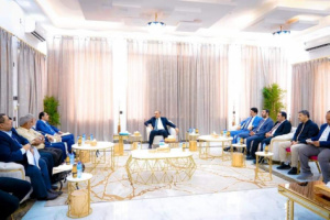 الرئيس الزُبيدي يلتقي وزير الشباب والرياضة وعدد من كودار الوزارة