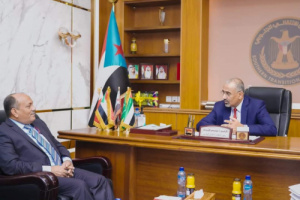 الرئيس القائد عيدروس الزُبيدي يطّلع على جهود وزارة الصناعة والتجارة لتعزيز الأمن الغذائي