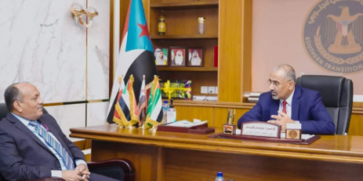 الرئيس القائد عيدروس الزُبيدي يطّلع على جهود وزارة الصناعة والتجارة لتعزيز الأمن الغذائي