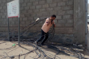 المنطقة الثانية لكهرباء العاصمة عدن تواصل حملاتها لإزالة الربط العشوائي والمزدوج