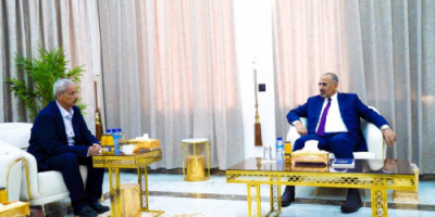 الرئيس القائد عيدروس الزُبيدي يطّلع على مستجدات الأوضاع بمحافظة لحج