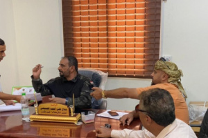 انتقالي خورمكسر يطّلع من مدير قسم شرطة المديرية على الحالة الأمنية وأحوال المحتجزين