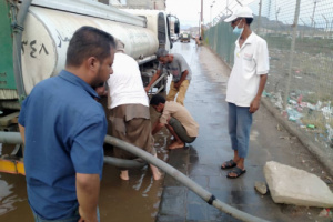 البريقة: استمرار حملة شفط مياه الأمطار من الشوارع والأحياء السكنية