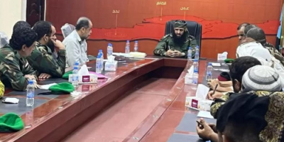 العميد الوالي يترأس اجتماعاً بمسؤولي إدارة الشؤون القانونية بالحزام الأمني