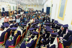 منسقية كلية التربية زنجبار تنظم حفل تخرج لطلاب قسمي اللغة الإنجليزية والاحياء