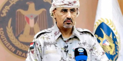 الرئيس الزُبيدي يحيي القوات الجنوبية ويعد ببناء قوات جنوبية مؤهلة وقادرة على مواجهة المخاطر