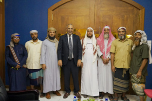الرئيس الزُبيدي يلتقي عدداً من قيادات الهيئة الشرعية الجنوبية 