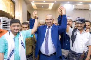 الرئيس الزُبيدي يلتقي العميد أبو مشعل الكازمي وعددا من القيادات الأمنية بمحافظة أبين