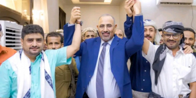 الرئيس الزُبيدي يلتقي العميد أبو مشعل الكازمي وعددا من القيادات الأمنية بمحافظة أبين