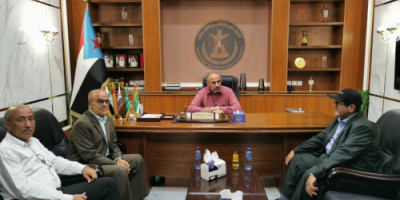 الرئيس الزبيدي يطّلع مع رئيس هيئة الطيران على أوضاع المطارات في المناطق المحررة