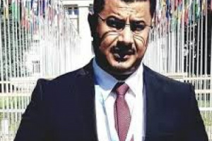 بن لغبر يسخر من العروض العسكرية الحوثية 
