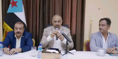 الرئيس الزُبيدي يستقبل وفدا من مناصب ومقادمة محافظة حضرموت