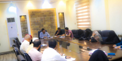 مدير عام الشيخ عثمان يناقش  تفعيل دور مكتب المالية لرفع مستوى تحصيل الإيرادات