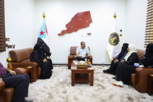 اللواء بن بريك يلتقي رئيسة مؤتمر المرأة للسلام