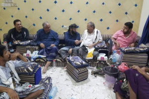 العميد الوالي يقدم واجب العزاء لذوي أسر شهداء الهجوم الإرهابي بأبين 