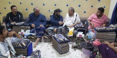 العميد الوالي يقدم واجب العزاء لذوي أسر شهداء الهجوم الإرهابي بأبين 