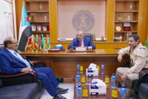 الرئيس الزُبيدي يلتقي وكيل محافظة شبوة واطّلع على مستجدات الأوضاع في المحافظة 