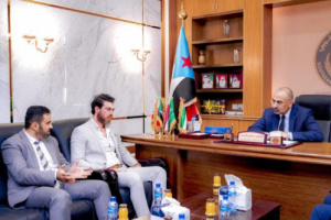 الرئيس الزًبيدي يبحث مع ممثلي عدد من الشركات العقارية المصرية سبل النهوض بالقطاع السياحي