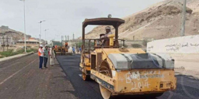 بدء أعمال صيانة وسفلتة عدد من شوارع مدينة المكلا بحضرموت