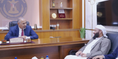 الرئيس الزُبيدي يطلع على سير عمل وزارة الاوقاف والإرشاد 