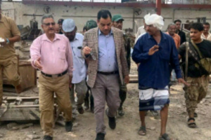 الوزير السقطري يقوم بزيارة تفقدية للمجمع الزراعي في مديرية دار سعد