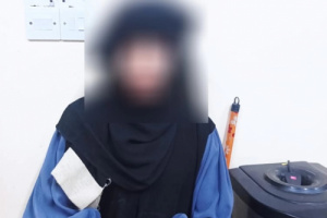 أمن العاصمة عدن يلقي القبض على متهمة بسرقة المنازل ومجوهرات بكريتر