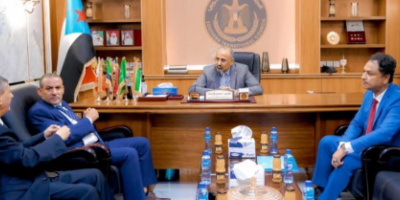 الرئيس الزُبيدي: ملتزمون بتقديم كافة التسهيلات للمستثمرين ورجال الأعمال