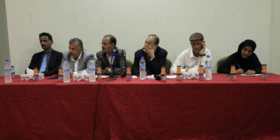 فريق الحوار الوطني الجنوبي يلتقي ممثلي الاتحادات النقابية والشبابية والنسوية ومنظمات المجتمع المدني في المكلا