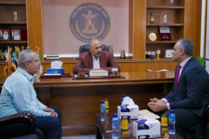 الرئيس الزُبيدي يلتقي قائد اللواء الثاني عمالقة 