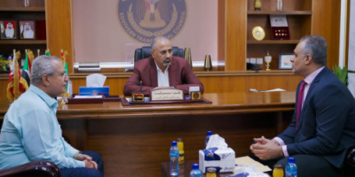 الرئيس الزُبيدي يلتقي قائد اللواء الثاني عمالقة 