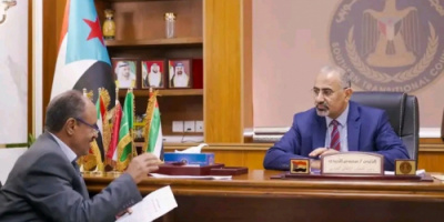 الرئيس الزُبيدي يطّلع على سير العمل في المنطقة الحرة  