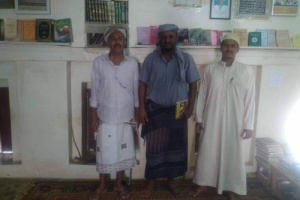 مدير الإدارة الثقافية لانتقالي شبوة يزور مكتبة الزهراء الحبانية ويلتقي بمديرها العلامة محمد الحوت المحضار