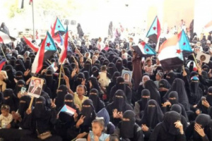 نساء وأطفال تريم يشاركون في التصعيد المطالب برحيل قوات المنطقة العسكرية الأولى