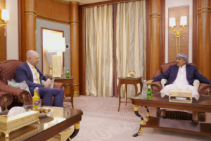 الرئيس الزُبيدي يناقش مع السفير البريطاني المساعي الدولية لتمديد الهدنة الأممية