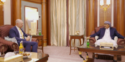 الرئيس الزُبيدي يناقش مع السفير البريطاني المساعي الدولية لتمديد الهدنة الأممية