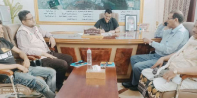 الداؤودي يسلم مشروع تصريف مياه الأمطار بمنطقة السنافر للجهة المنفذة